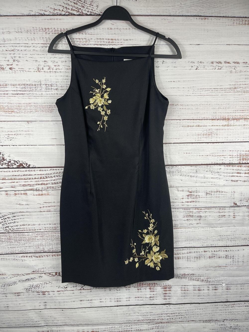 CDC Dress Women's SZ 8 Black Floral Embroidered Sleeveless Cocktail Party Sheath